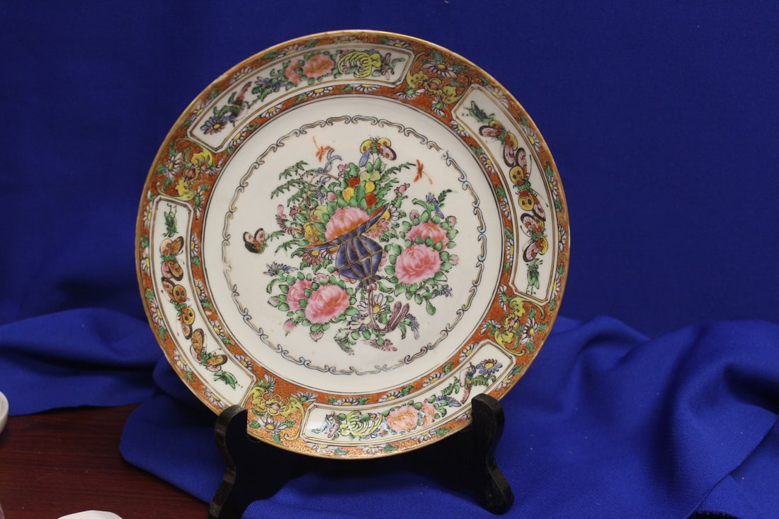 An Antique Rose Medallion Plate: 8 1/2" in diameter - rare pattern - 19th century