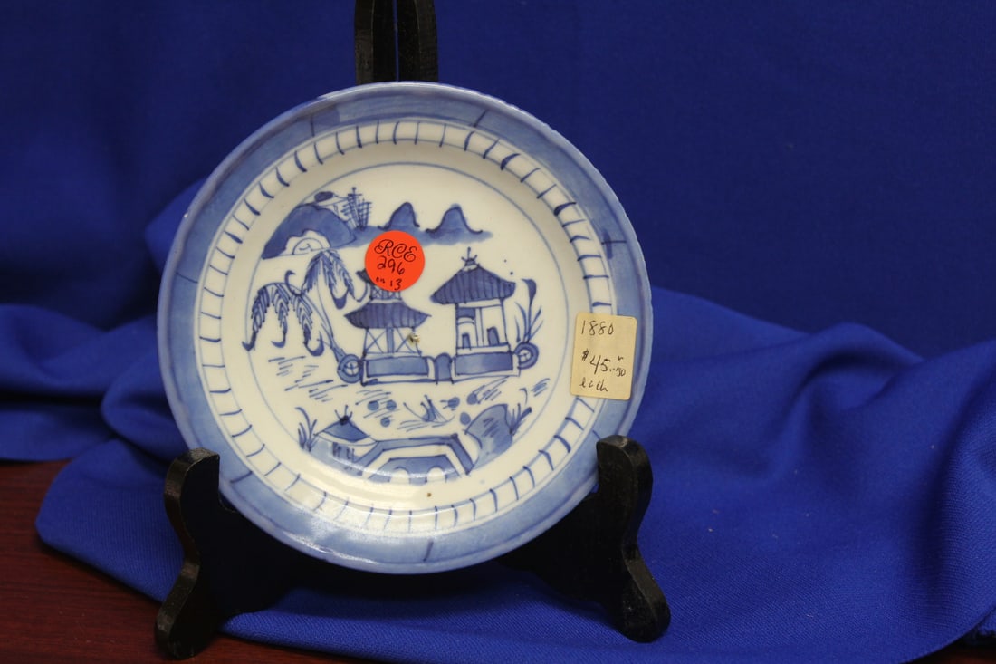 An Antique Chinese Blue and White Plate: 19th century - 5 7/8" in diameter
