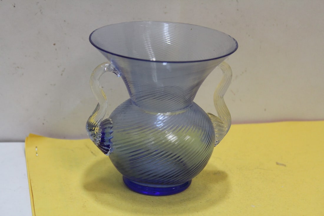 A Cobalt Blue Artglass Putton: 4 inches tall