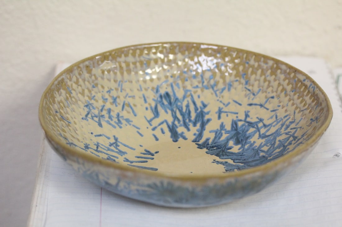 Signed Art Pottery Bowl: 7" in diameter