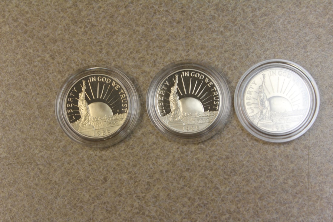 Lot of 3 1986 Liberty Half Dollar: clad