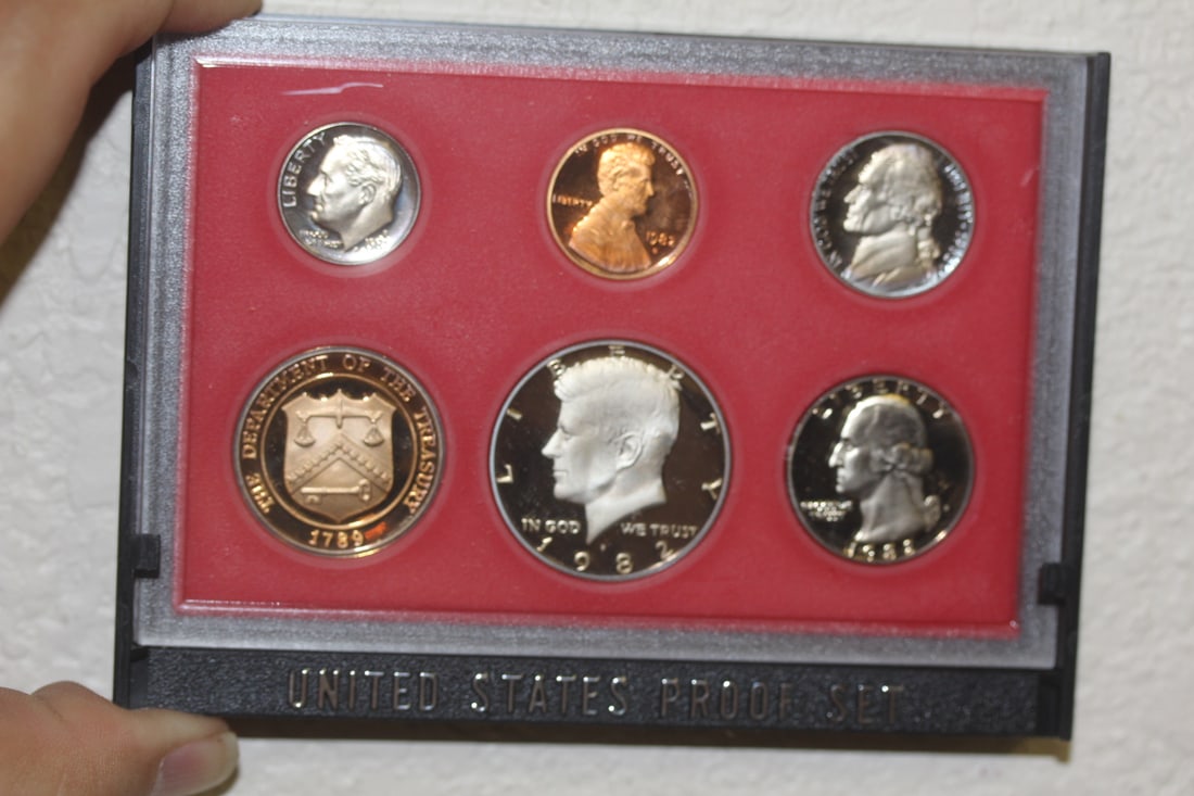 1982 US Proof Coin Set: as shown