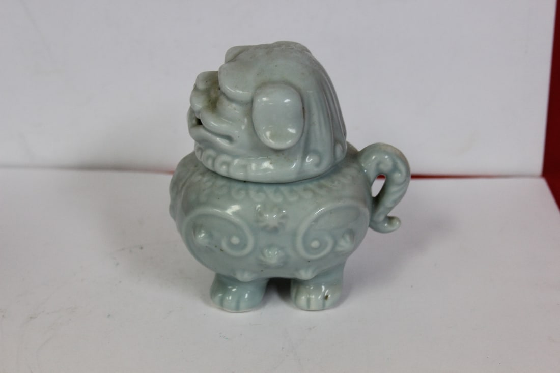 A Vintage Celadon Japanese Cencor: 4 1/2" tall
