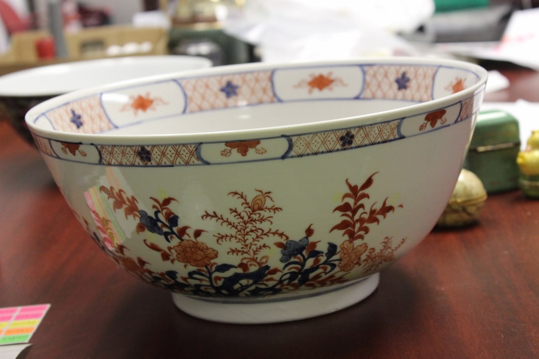 A Large Decorative Chinese Center Bowl: 12" in diameter x 5 1/2" tall