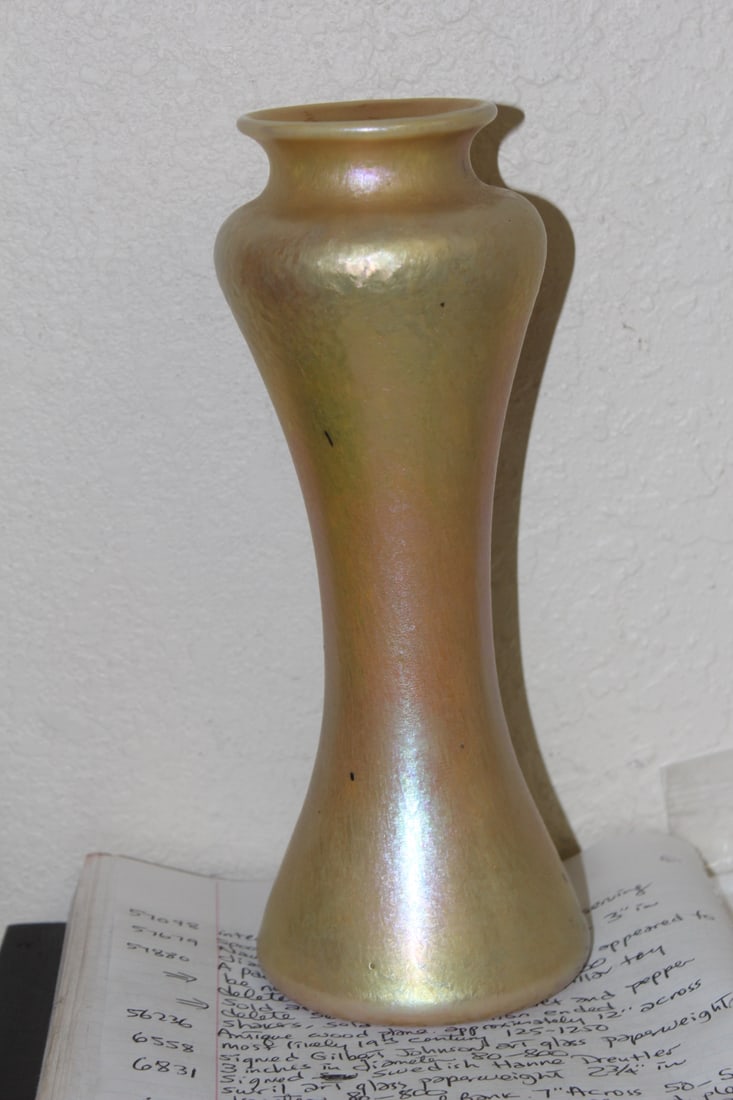 LS Iridescent Art Glass Vase (1 of 7)