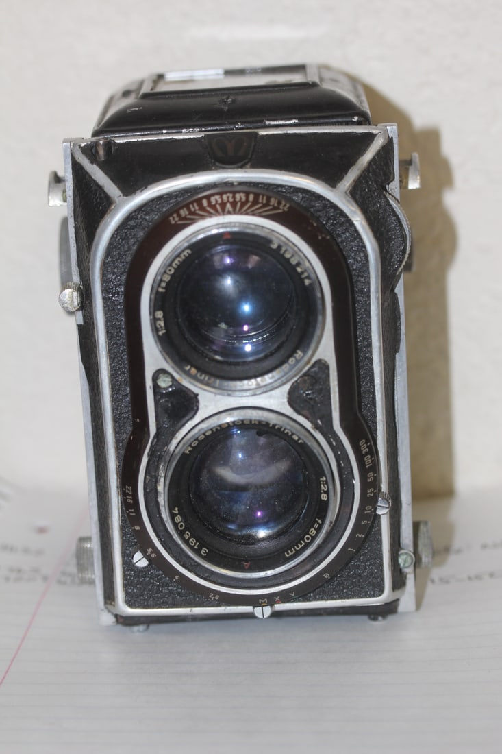 Montanus Twin Lens Reflex Camera: please note: not tested to see if works or not
