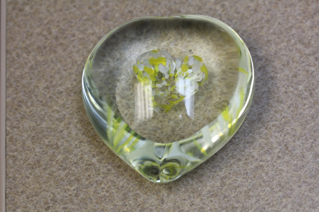 Artglass Heart Paperweight: 3" across