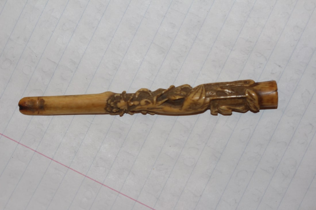 Carved Bone Cigarette Holder: early 20th century - Chinese - 4" long