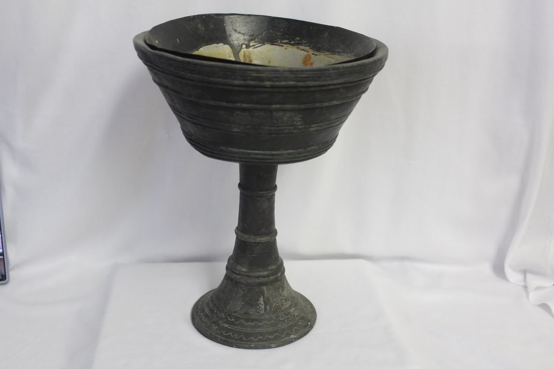 Alva Studio Reproduction Urn?: 10 1/8" tall