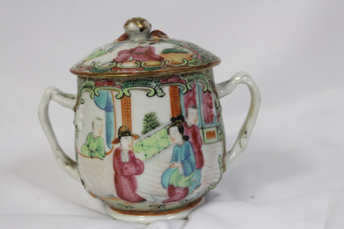 A Chinese Rosemedallion Sugar Container: 19th century - 4 1/2" tall