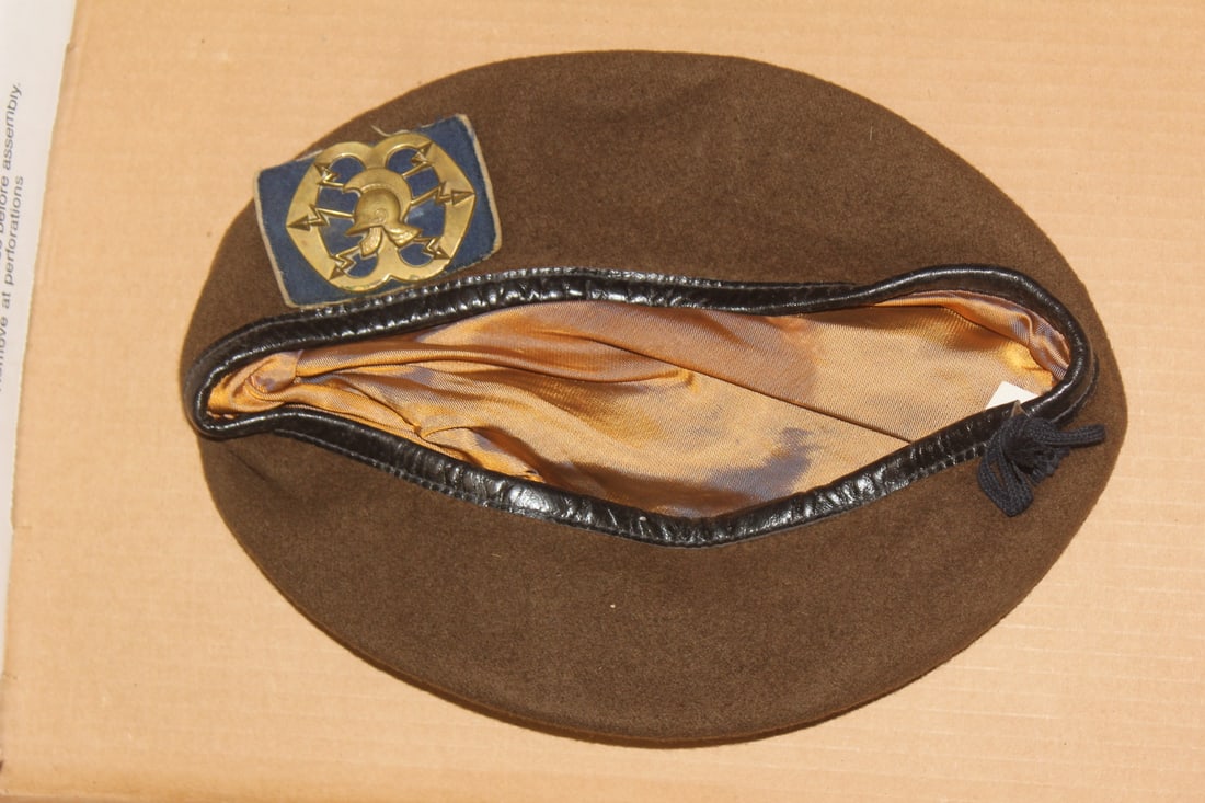 Military Beret: as shown