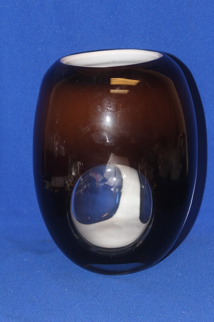 Artglass Vase: 8 1/4" tall