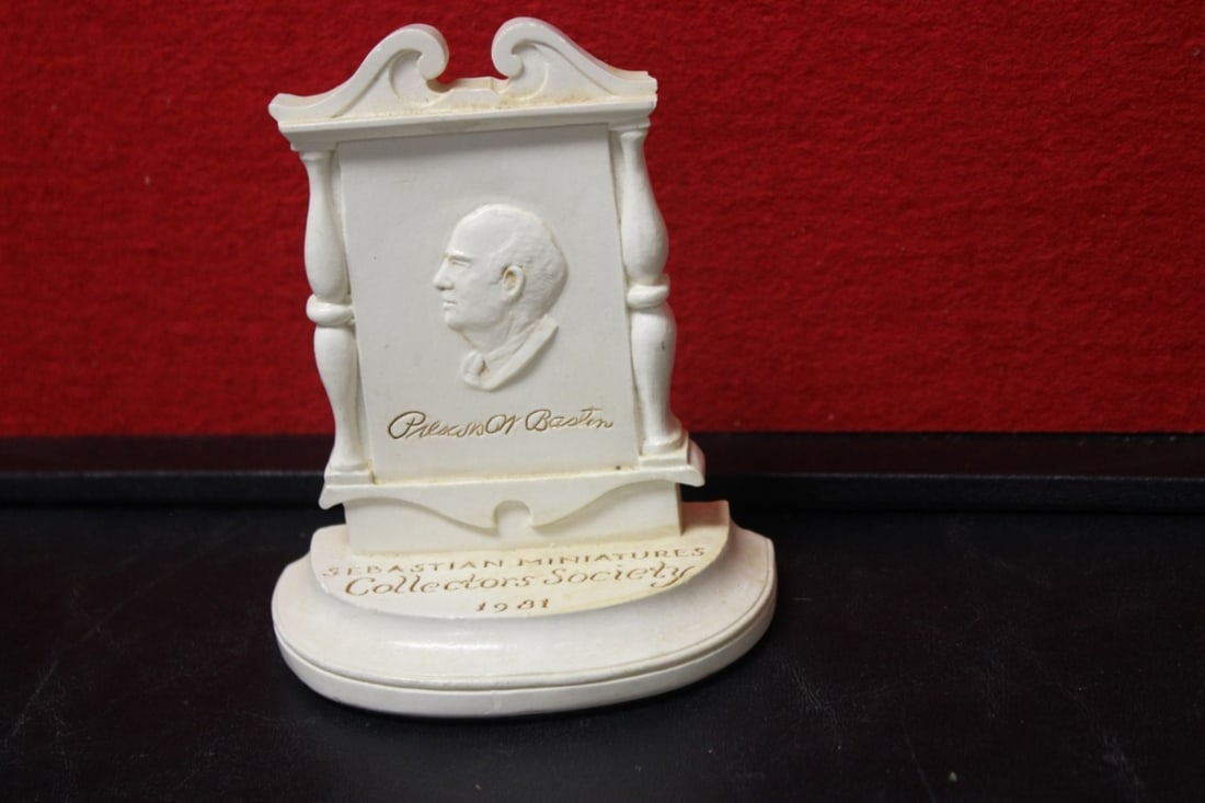 Sebastian Miniatures: 5 1/8" tall