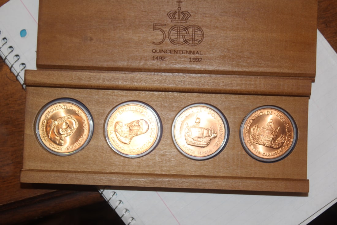 Official Caravel Bronze Medal Collection: 4 bronze medals inside a sliding wooden case - with box and paperwork