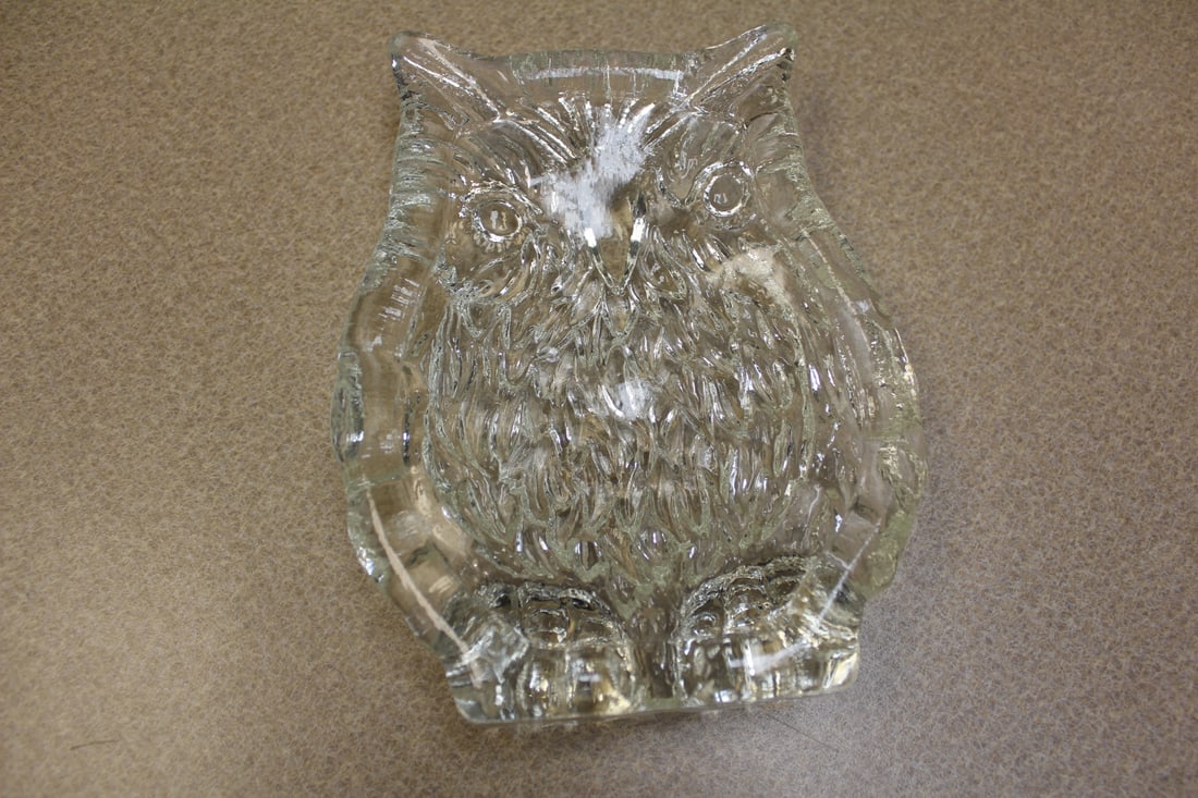 Glass Owl Ashtray: 7 1/4" wide