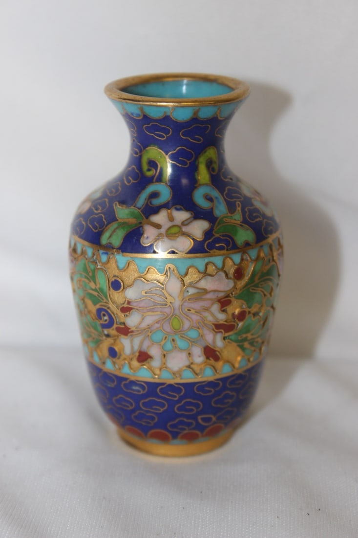 A Chinese Cloisonne Vase: 3 1/8" tall