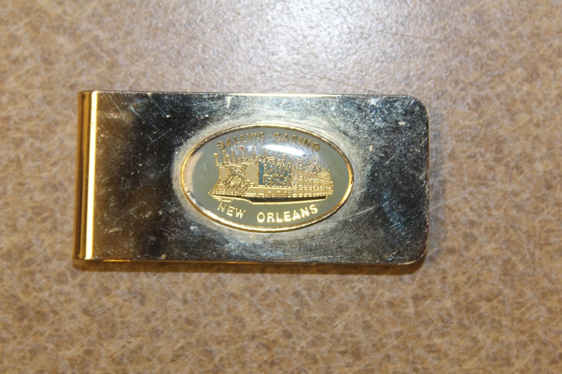 Vintage Money Clip: as shown