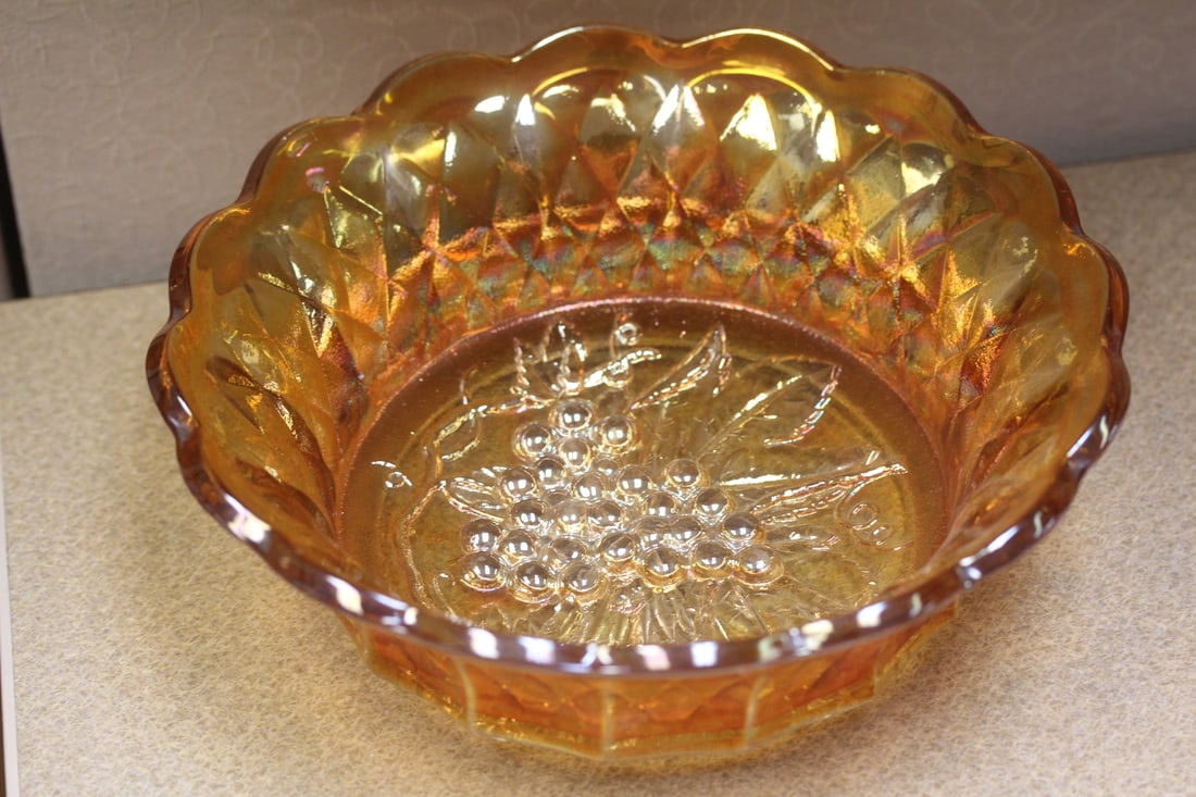 Large carnival glass bowl: 9" in diameter