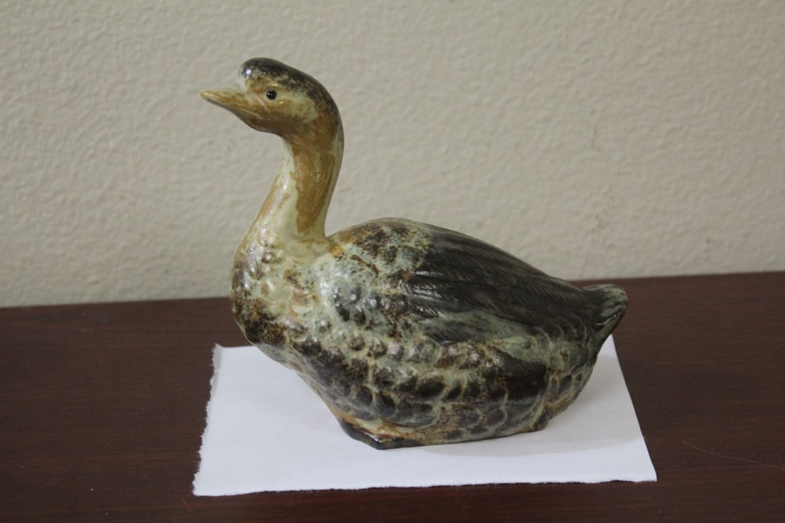 A Vintage Ceramic Duck: 5 1/2" wide