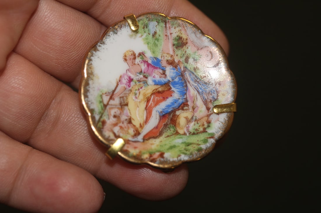 Miniture Limoges Plate: 1 5/8" in diameter