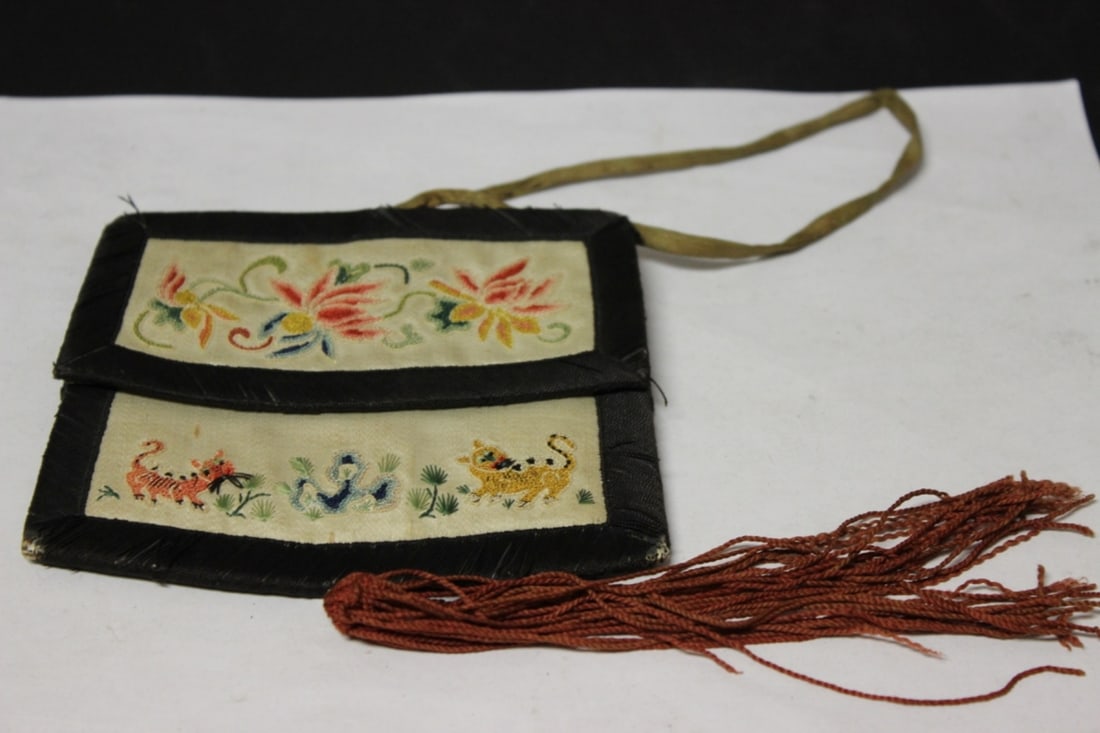 A Chinese Purse: Republic period - silk