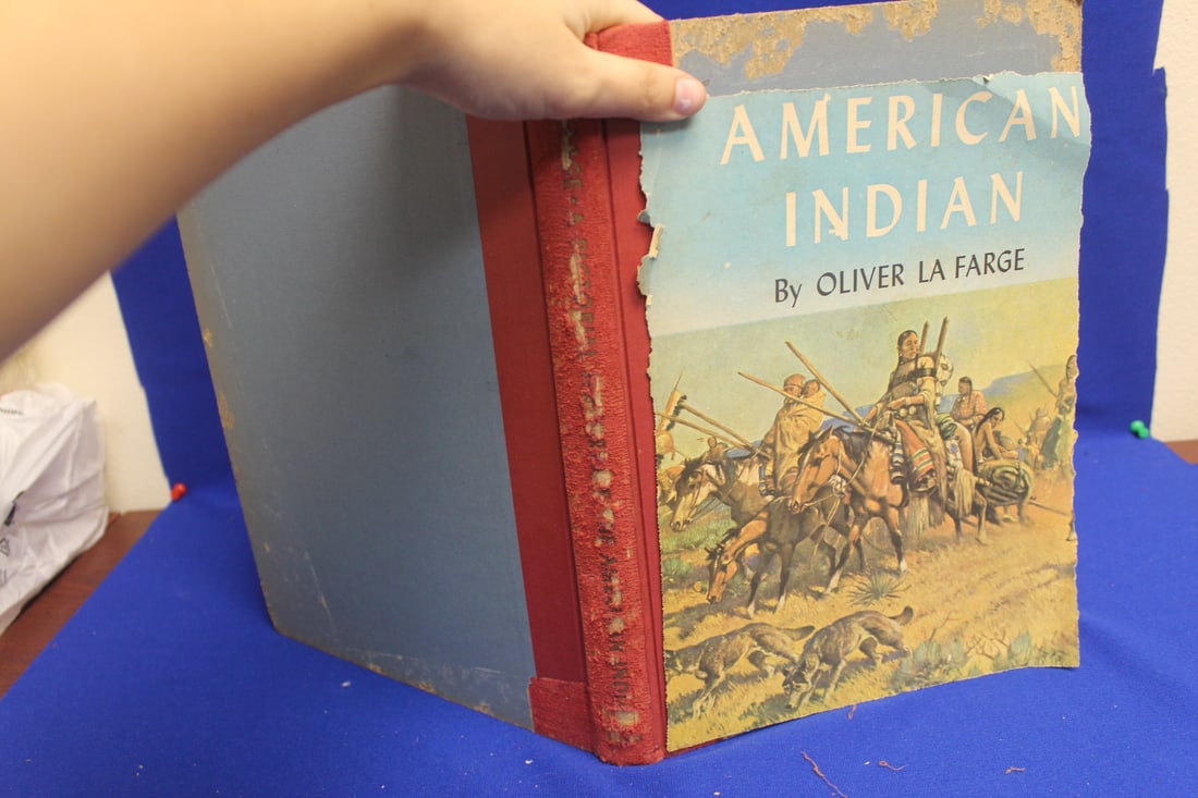 Book: Pictioral History of the American Indians: hardcover book