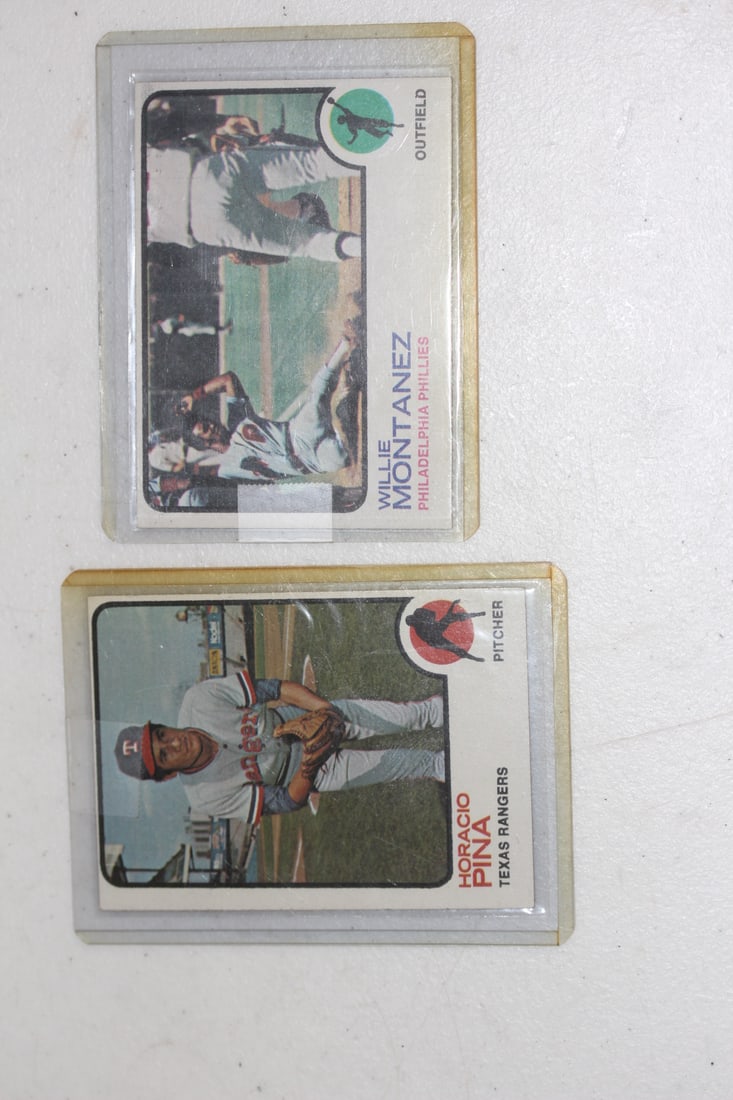 Lot of 2 Baseball Cards: as shown