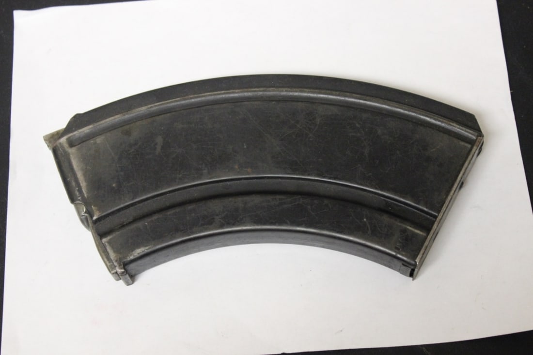 An Automatic Machine Gun Banana Clip Magazine: vintage - 9 1/8" long straight line - was told it was for a "BREN" MK1 British automatic machine gun