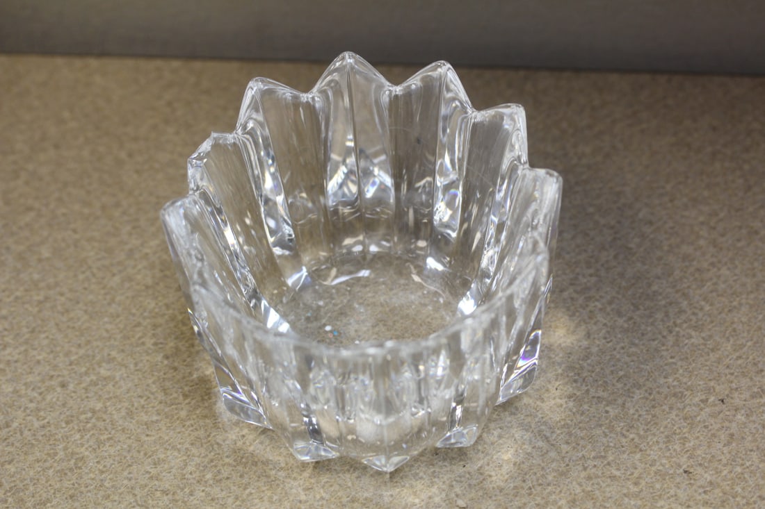 Oreffors Crystal Bowl: please note: chip as shown - 4 1/2" in diameter