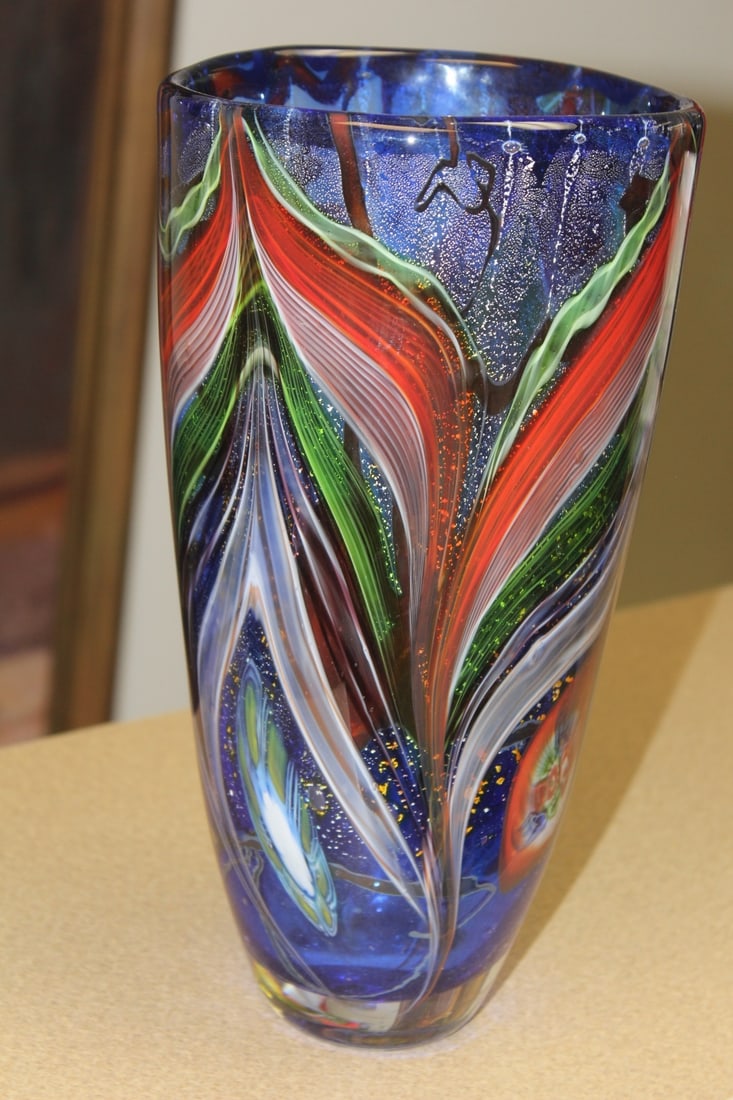 Artglass Vase: most likely Murano - beautiful - impressive - 11 3/4" tall