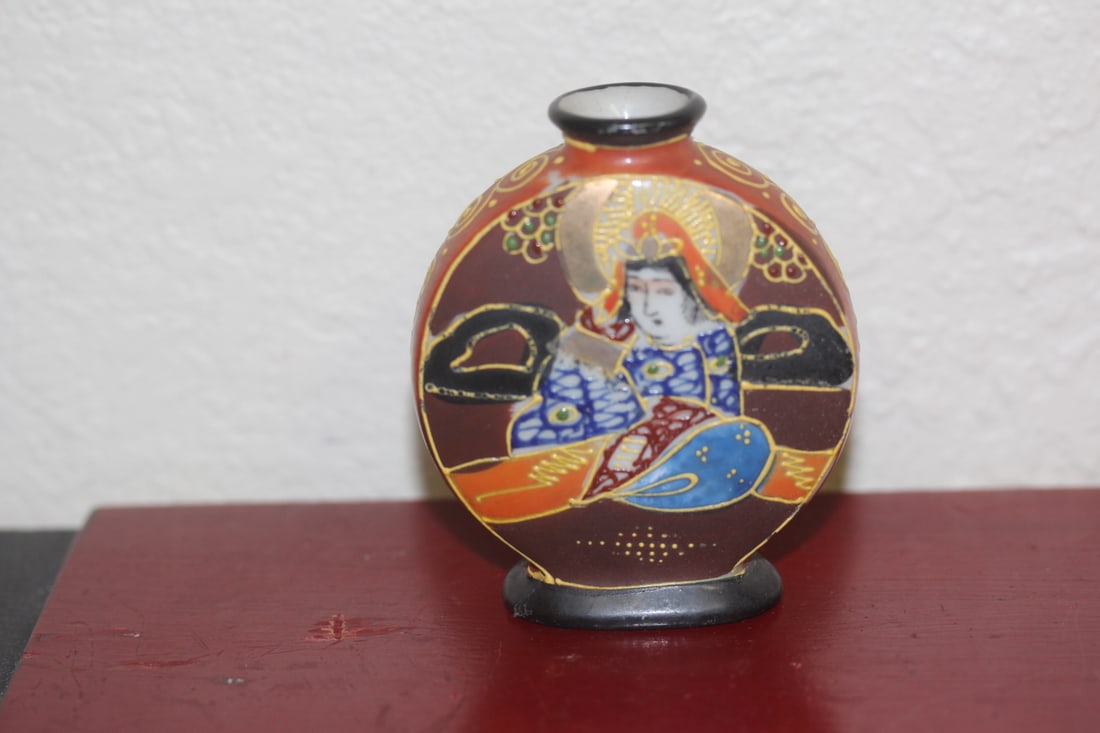 Vintage Japanese Satsuma Scent Bottle: 3 inches tall