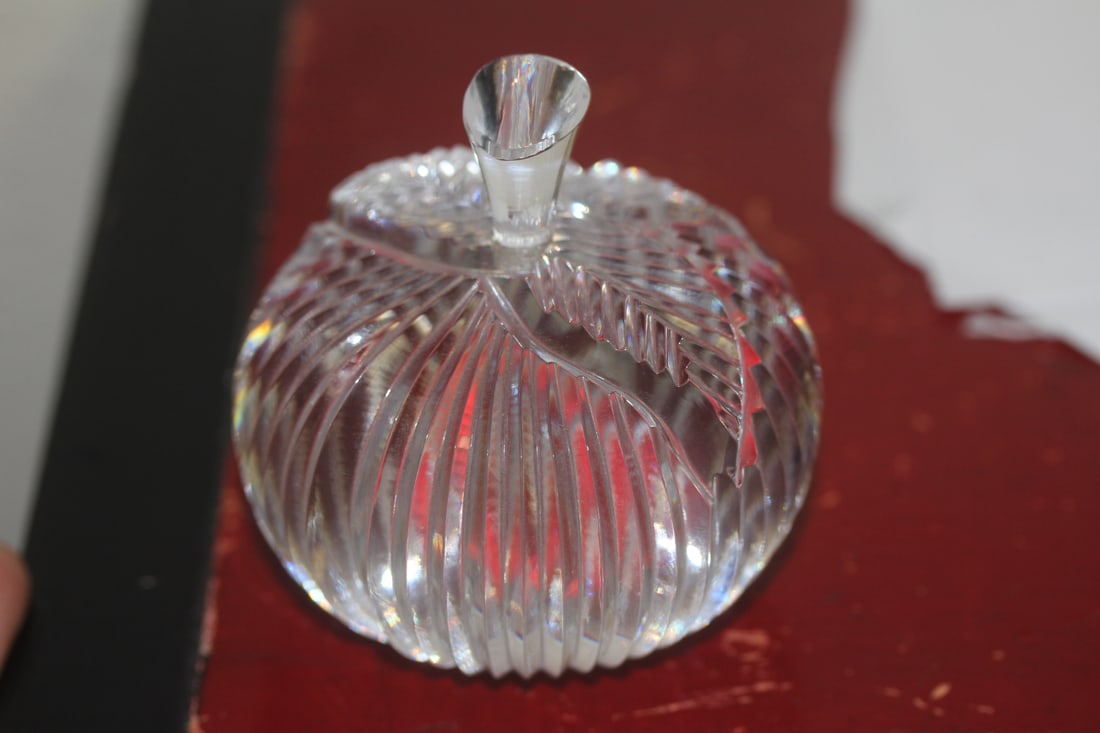 Waterford Crystal Apple Paperweight: mrekd Waterford - 3 1/4" tall