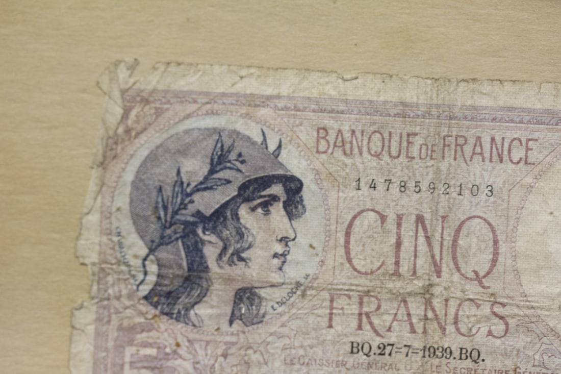 Framed 5 Cing Francs - 2