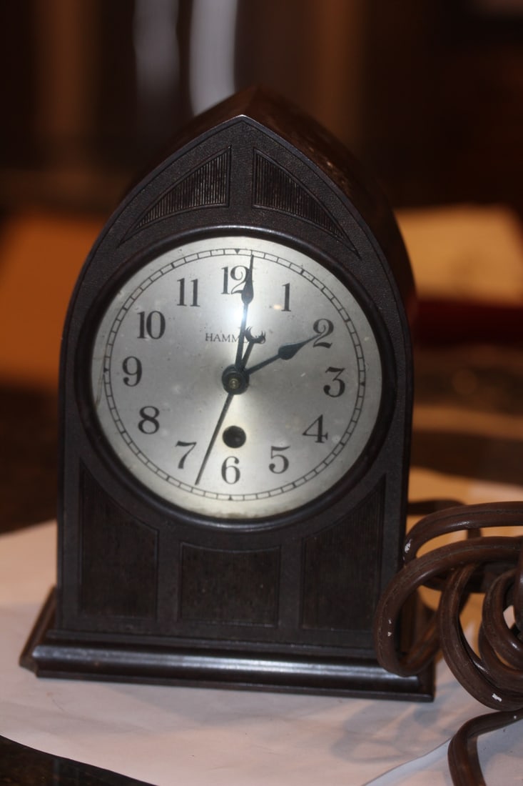Hammond Vintage Plastic Gothic Clock: please note: not working - chip - needs to be fixed - selling it as found - 7" tall