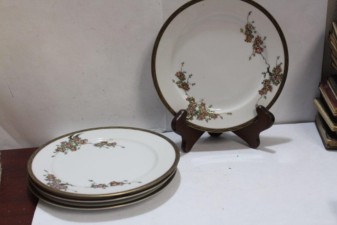 Set of 4 Signed Kutani Salad Plates: 7 5/8" in diameter
