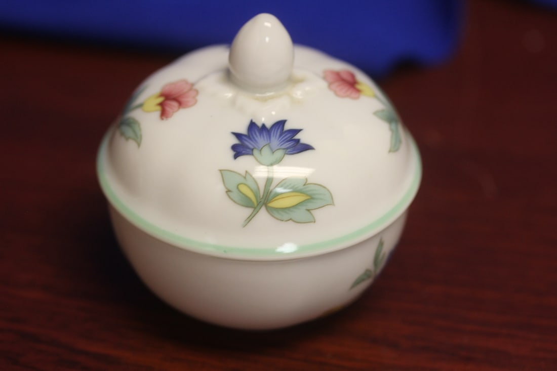 A German Heinrich Trinket Box: 2 1/8" across