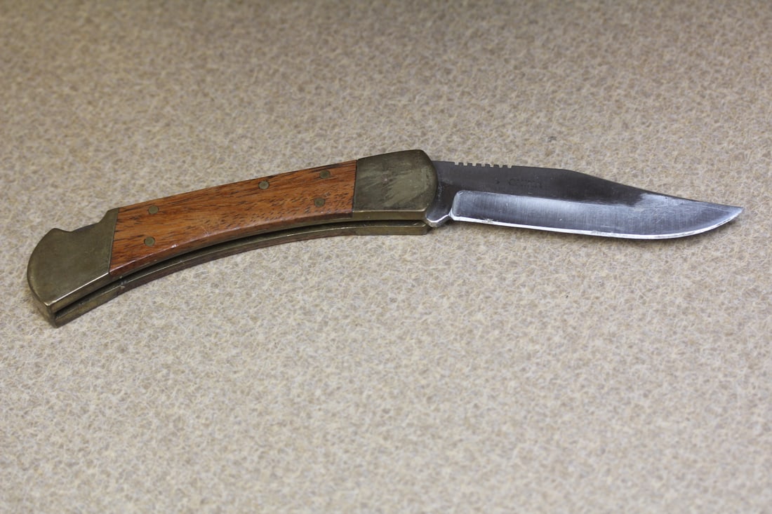 Wood Pocket Knife: China - 5" across - Romo brand