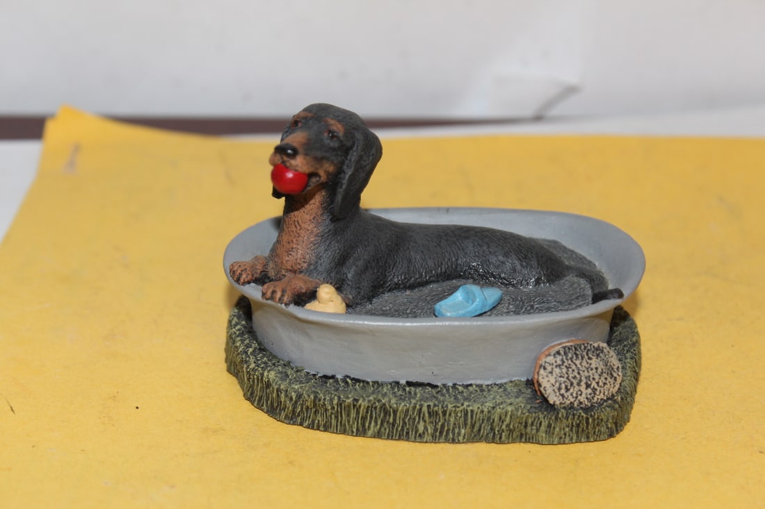 A Cold Bronze Cast Kennel Collection: 3 1/2" across