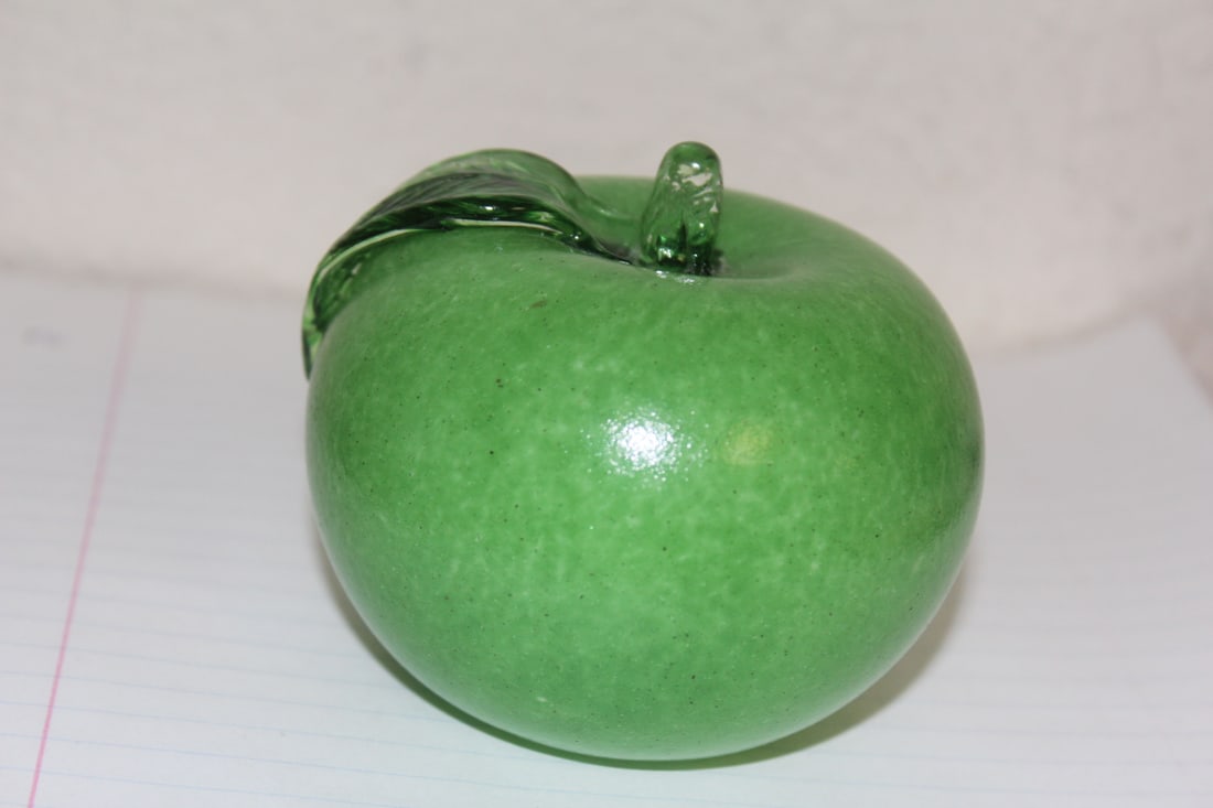 Art Glass Green Apple: 3 inches tall - nicely done