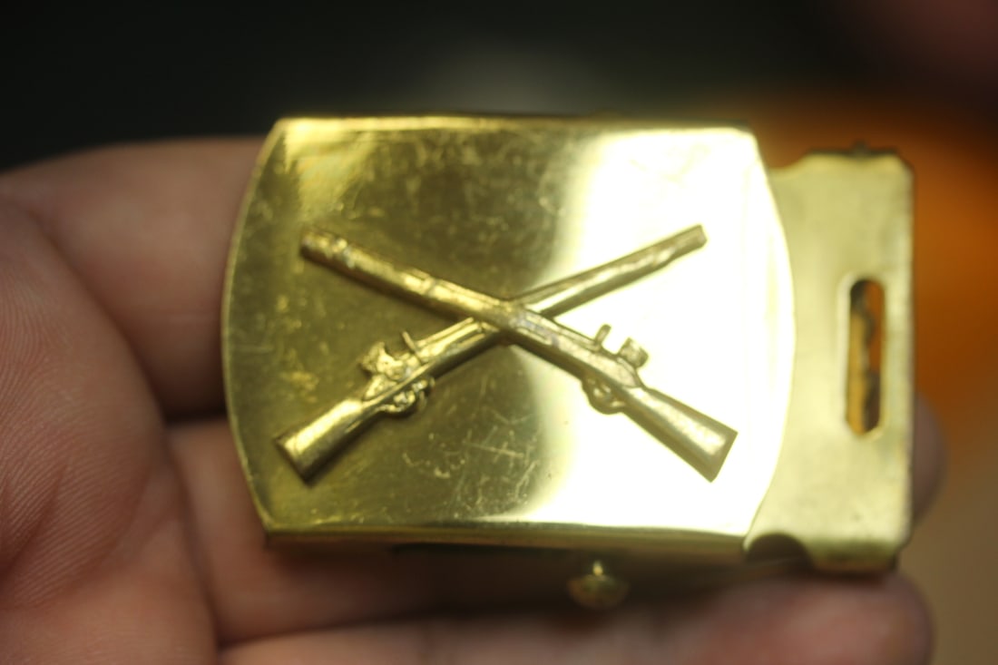Vintage Military Belt Buckle: as shown