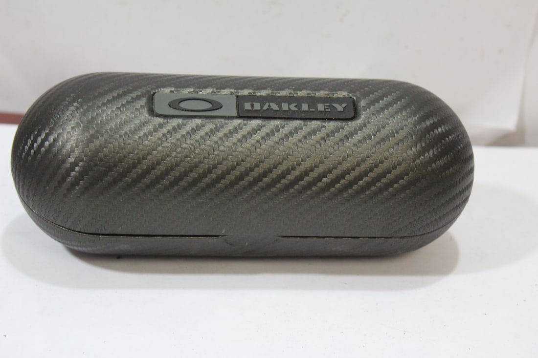 A Fasionable Oakley Glasses Case: as shown
