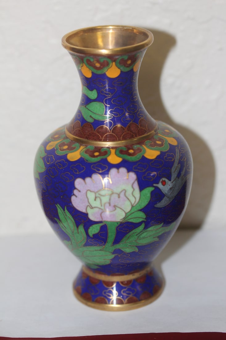 Chinese Cloisonne Vase: 5 1/8" tall
