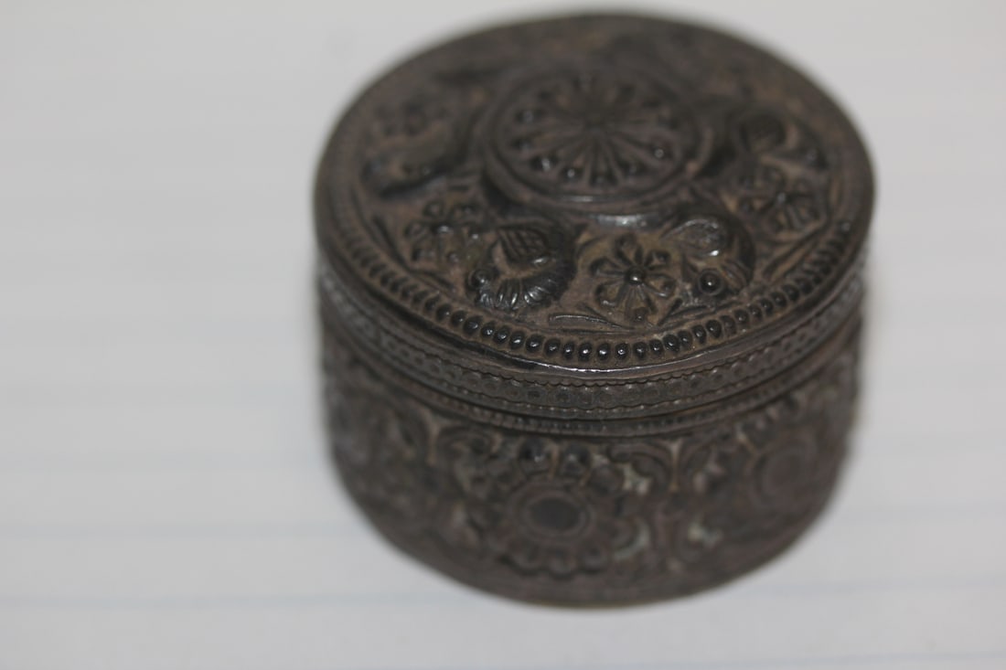 Oriental Silver Pill Box (1 of 7)