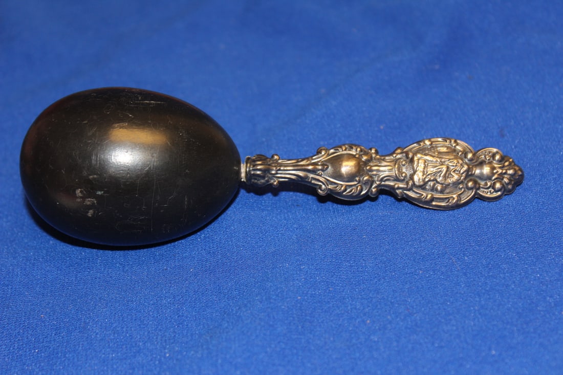 A Sterling Handle Wooden Sock Darner (1 of 4)