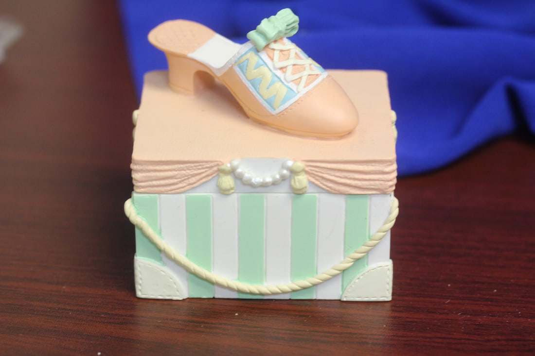 A Shoe Form Trinket Box: 3" wide