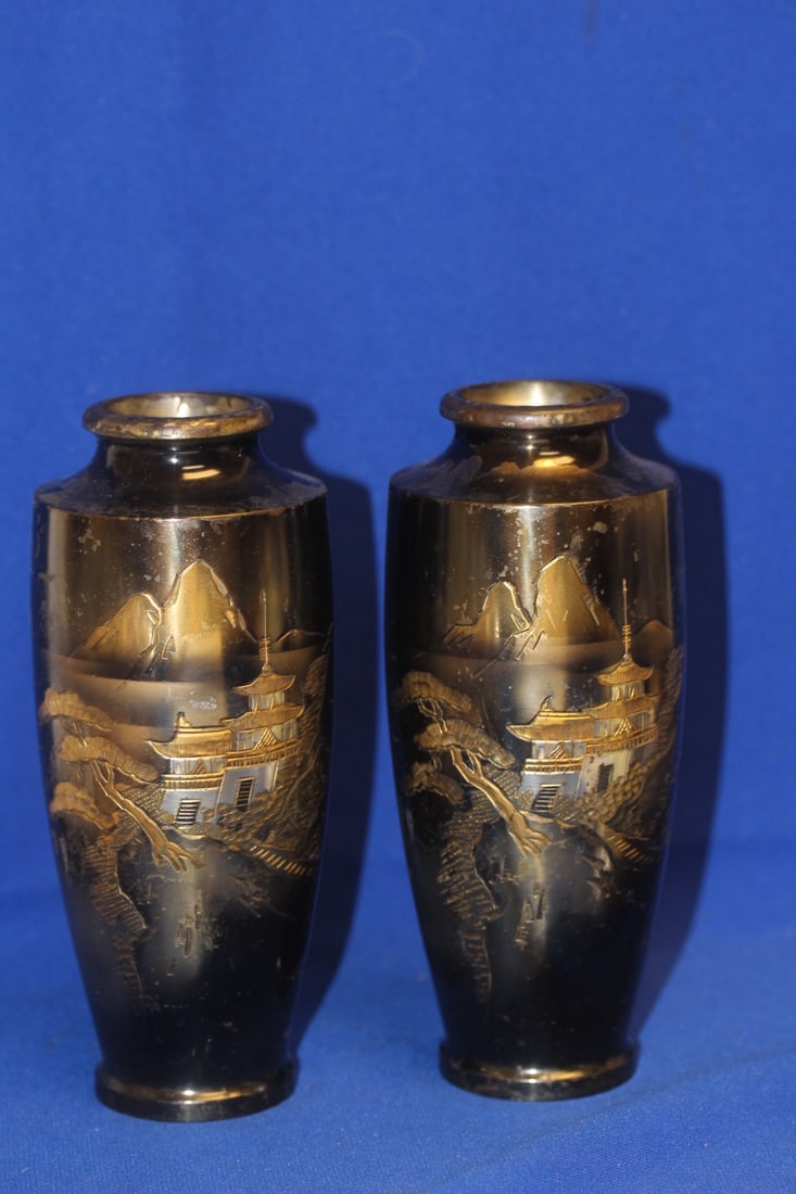 Pair of vintage Japanese Vases (1 of 8)