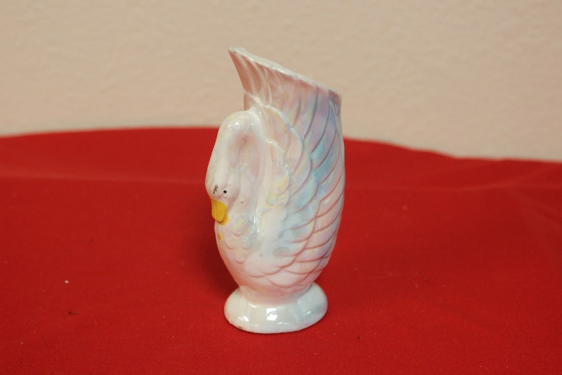 A Small Swan Flower Vase: 4" tall - please note: there is a chip at the base