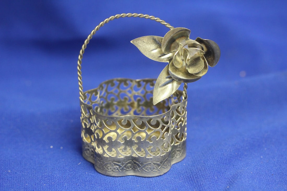 Silverplate Basket: 3 1/2" tall