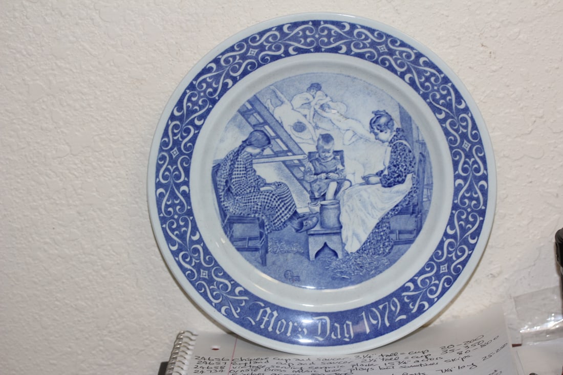 1972 Sweden Mother's Day Plate: 8 1/4" in diameter