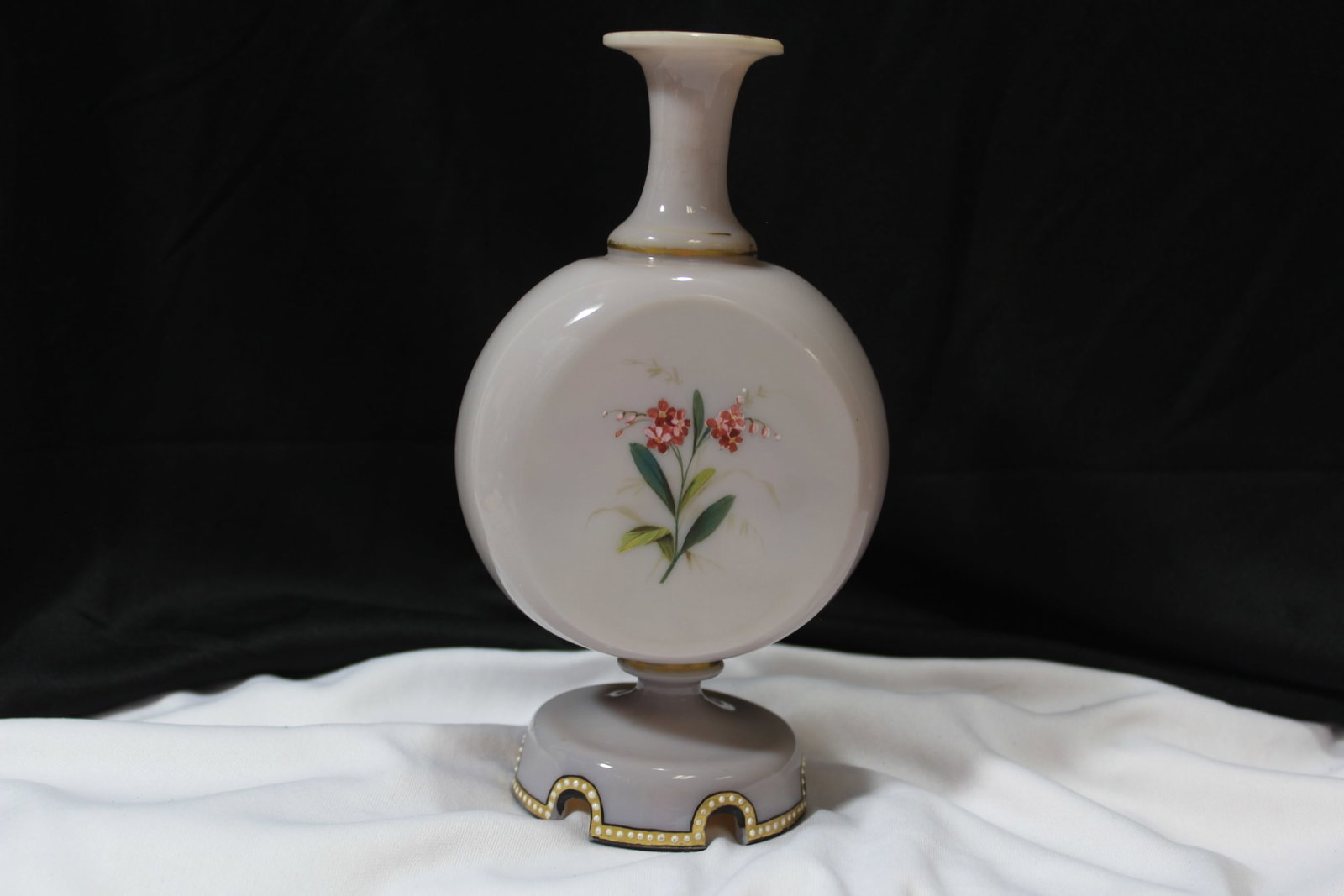 A Victorian Glass Vase: 7 1/2" tall